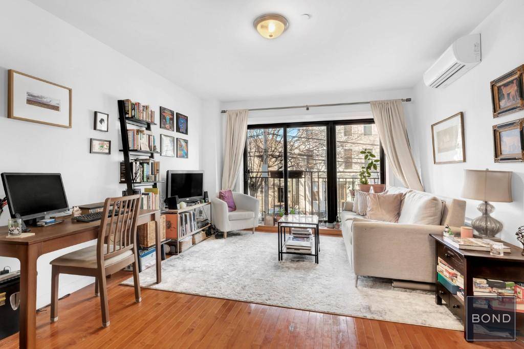 Welcome to 190 Freeman Street, a boutique condo in the heart Greenpoint, one of the fastest growing, most popular neighborhoods in all of Brooklyn.