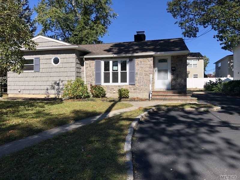 Totally Renovated Ranch in Manhasset Isle Freshly Painted, New Kitchen w SS Appliances amp ; Granite Countertops, 3 bedrooms amp ; 2 new baths.