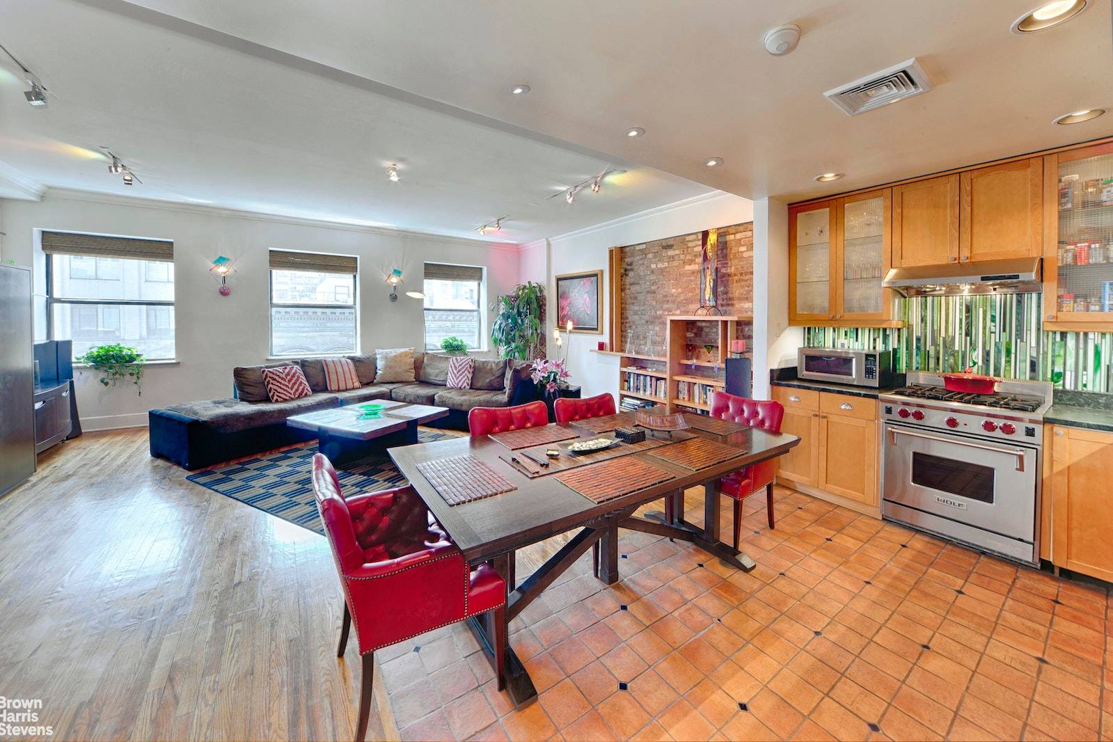 Built in 1895, 100 Reade Street is home to this wonderful spacious 1550 square foot loft style designer Condo facing South and North with 3 bedrooms, 2 bathrooms and a ...