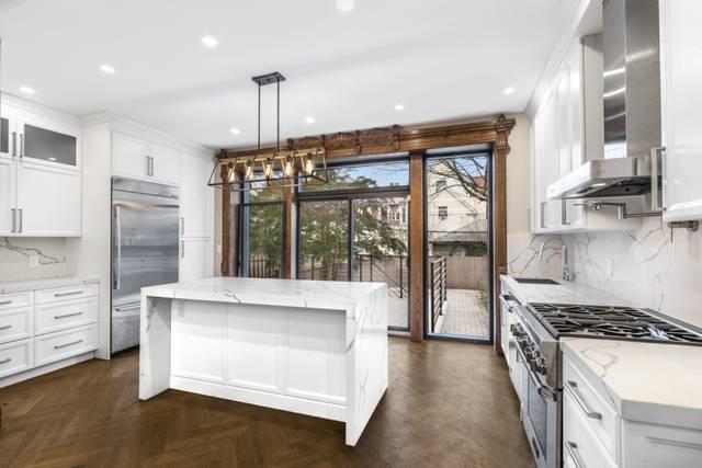 OPEN HOUSE BY APPOINTMENT ONLY Showings Begin on Sunday 3 21 Come home to a light filled townhouse at 122 Hawthorne Street in prime Prospect Lefferts Gardens.