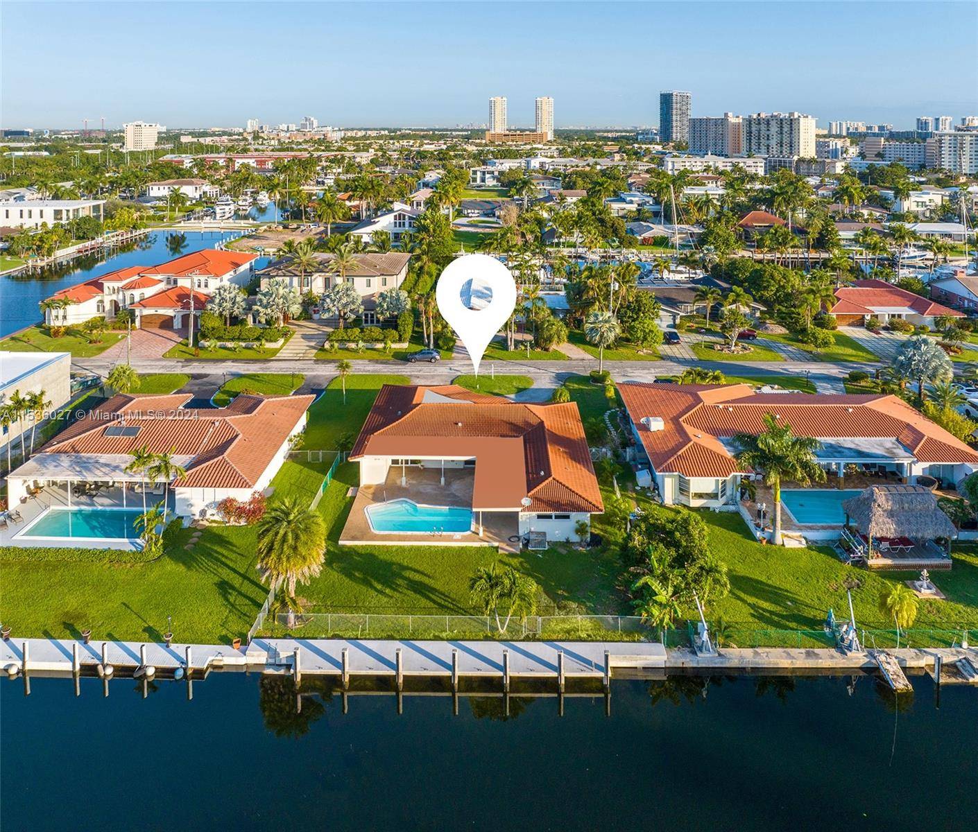 Golden Isles waterfront property with 83 of water frontage and seawall dockage on a 12, 450 sq.