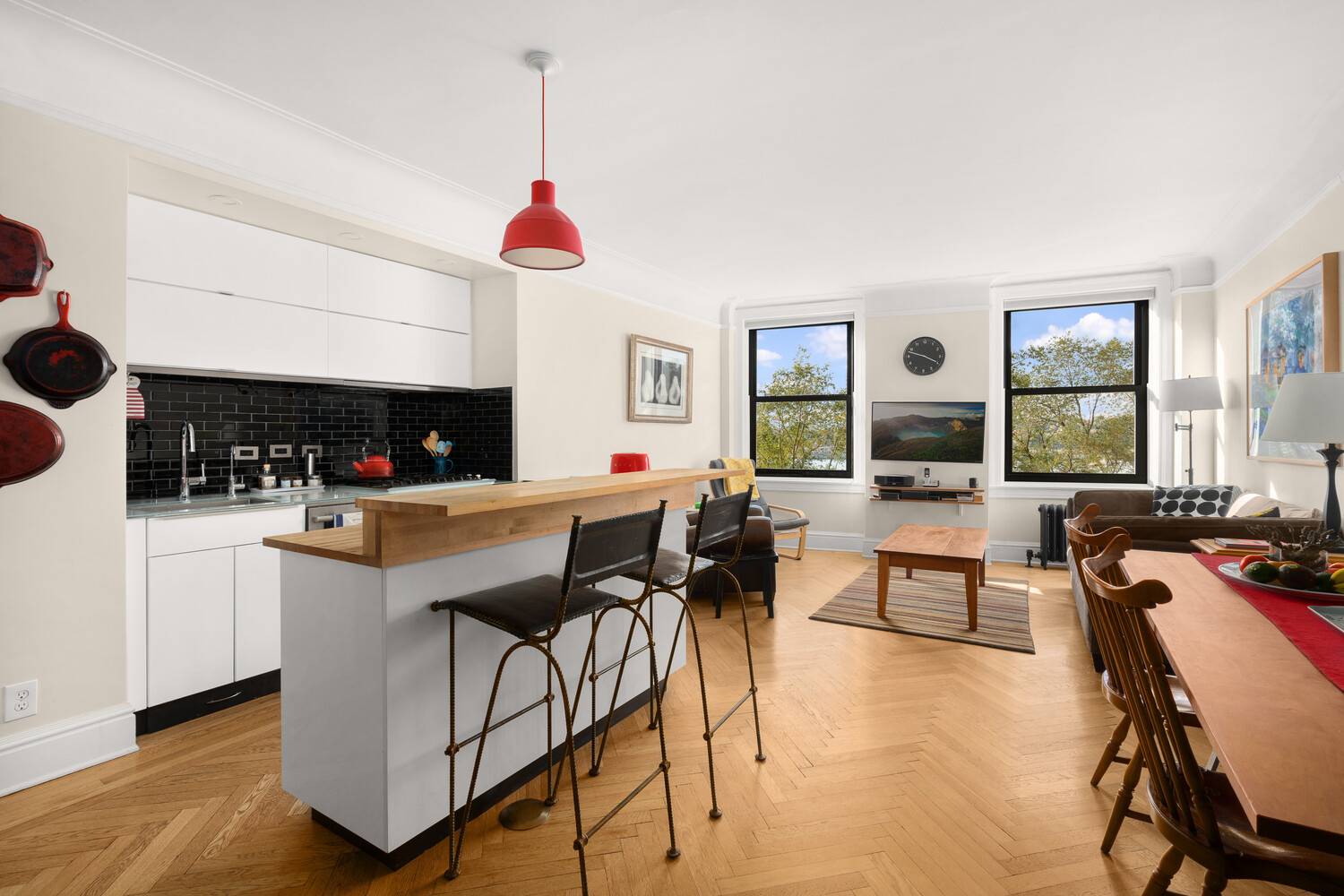 Overlooking the Hudson River and Riverside Park, Residence 7C is a well proportioned one bedroom home that captures the best of prewar living.