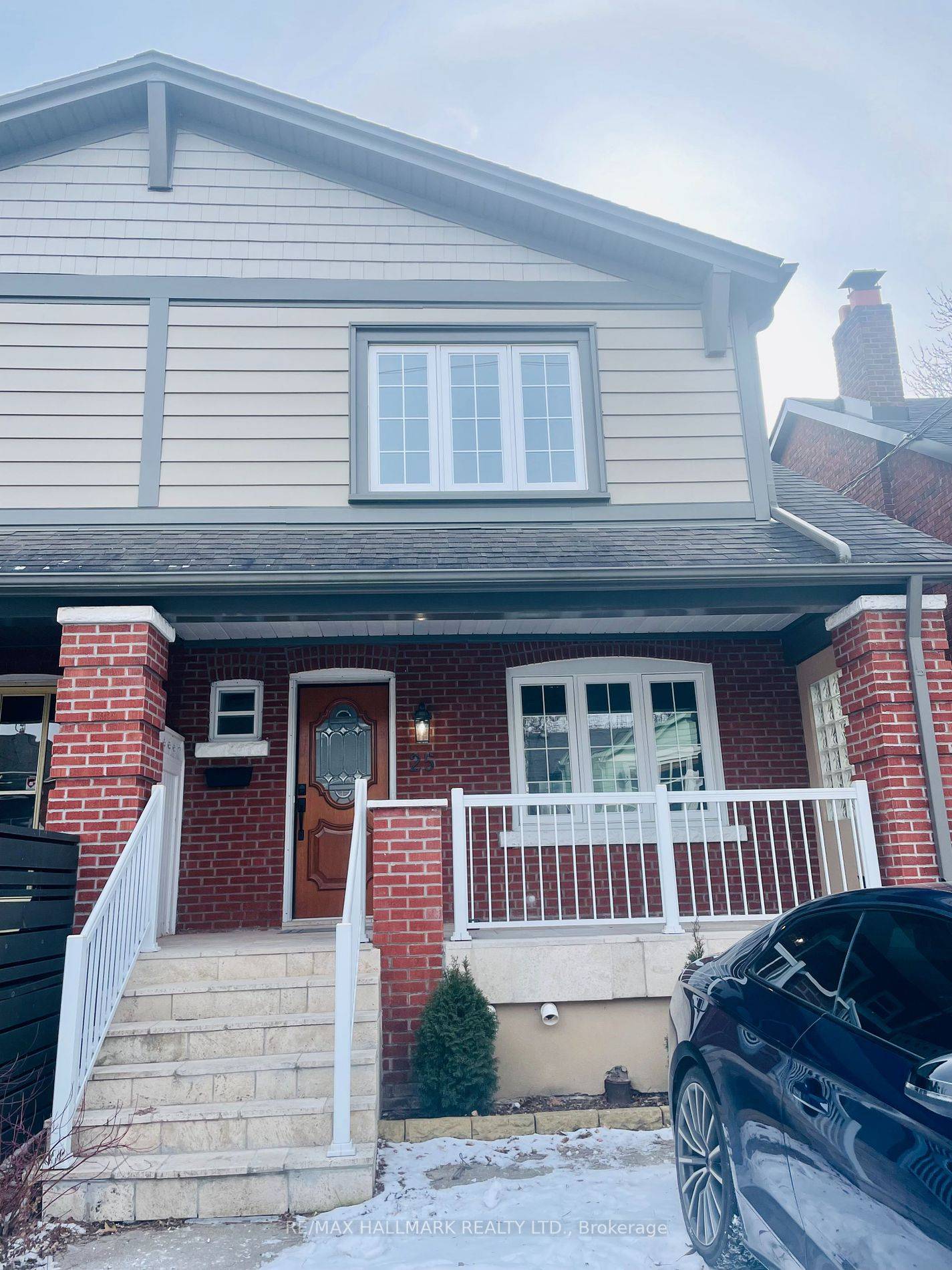 Occupying the main and second floors of this beautiful semi detached house located in a friendly neighbourhood with close proximity to the subway And The Incredible Shops And Restaurants Of ...