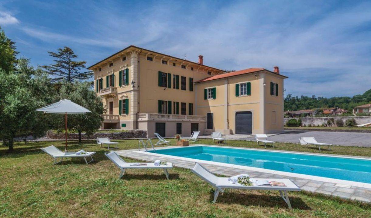 Luxury renovated villa with swimming pool, 6 bedrooms and 7 hectares of land for sale in Lucca, Tuscany.