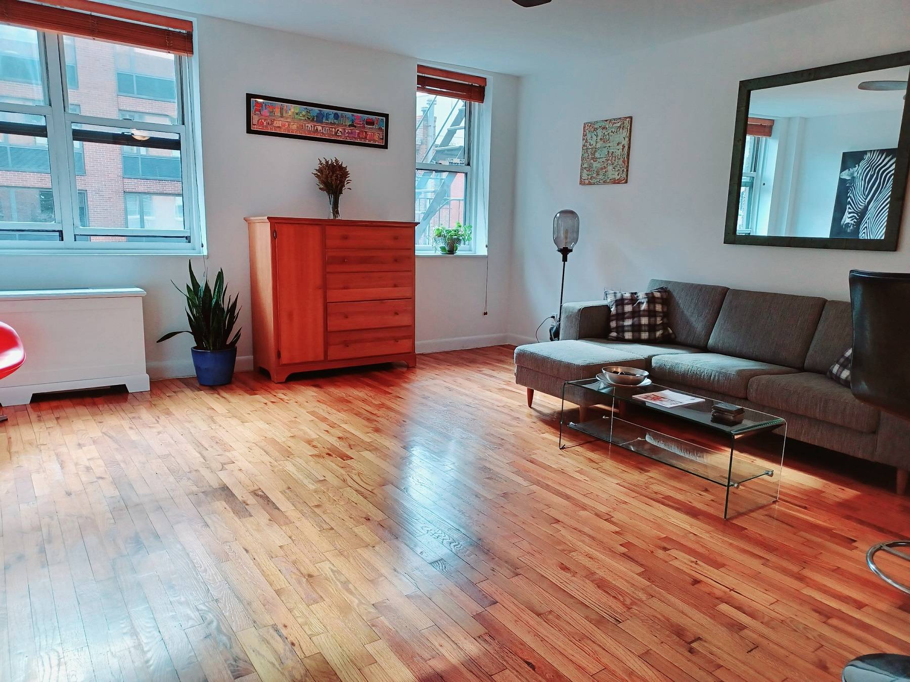 Have you been searching for that wonderful, spacious studio in Chelsea freshly painted and updated, that is in move in condition ?
