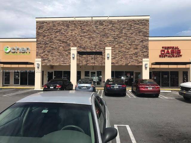 960 ft. ² RESTAURANT OR COMMERICAL KITCHEN WITH HOOD, WALKING COOLER AND FREEZER AND GREASE TRAP unit at 441 PLAZA It's a strip mall center located in the City of ...
