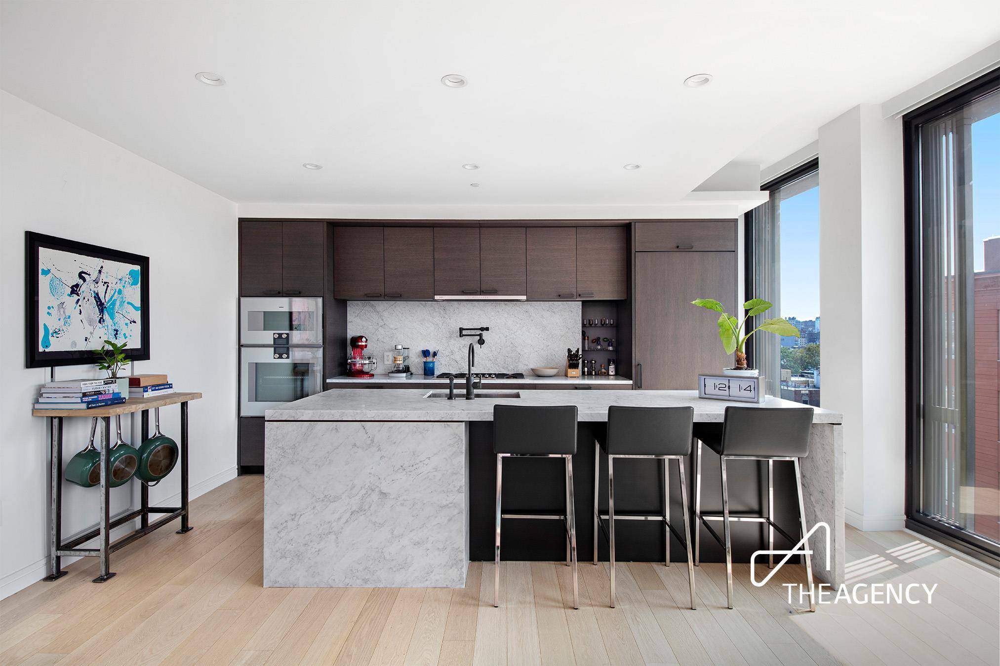 Luxurious finishes with an exacting attention to craft and fine grained details are a defining element found throughout the exclusive amenities and 11A.