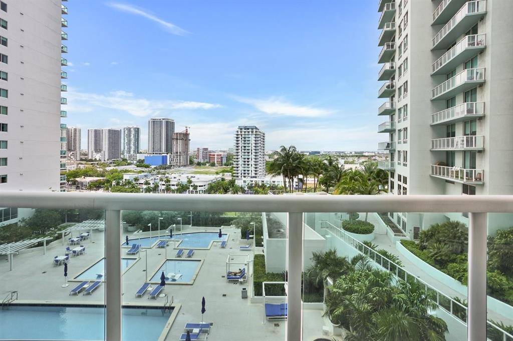 Experience Miami at its best in this 2 bedroom, 2 bathroom, 1144 sf very ample balcony condo in the sought after 1800 Club Building.