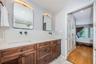 Double sink in primary suite