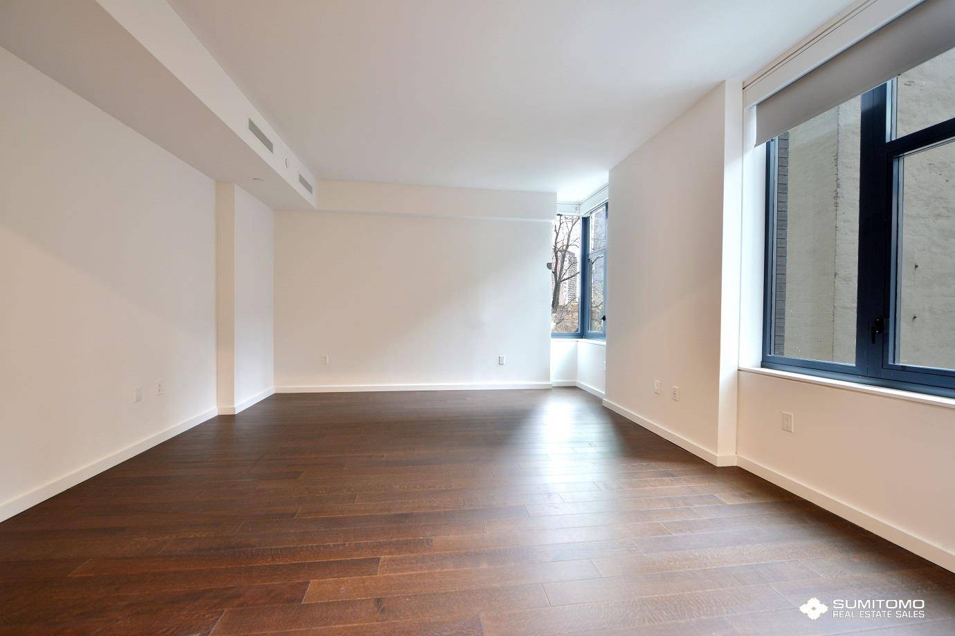 MODERN COZY STUDIO IN MIDTOWN EASTA stylish and peaceful apartment with open view from over sized corner window.