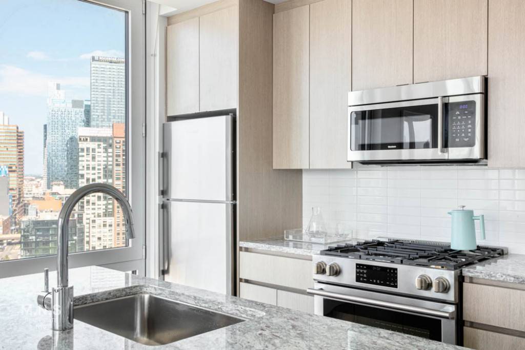 Now Offering 2 Months Free For a limited time offering 12 months of free access to amenitiesIn the heart of LIC, in a vibrant neighborhood just steps away from MOMA ...