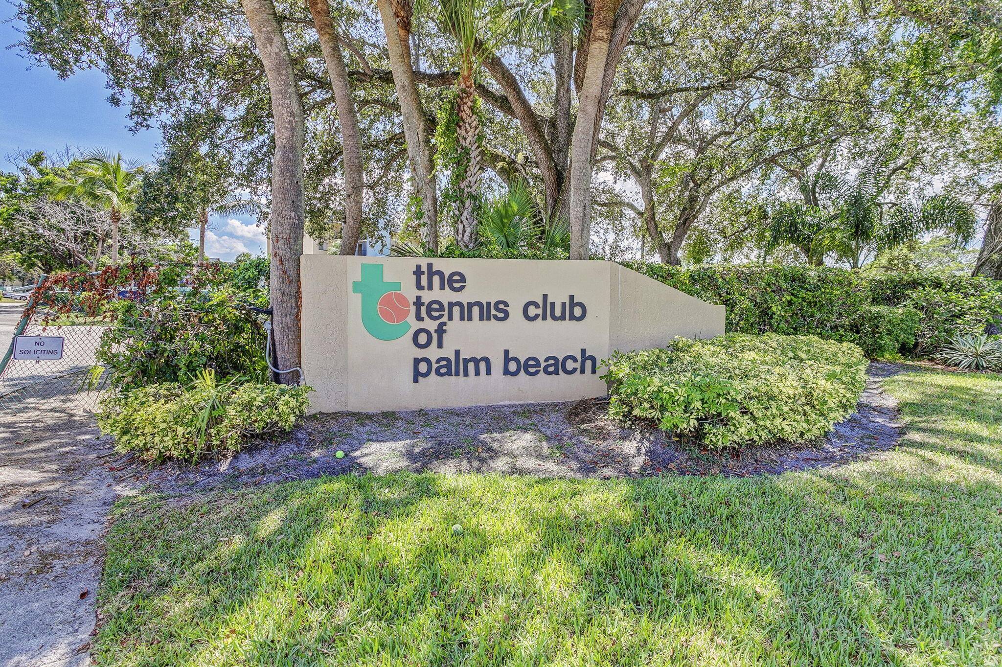 Welcome to the epitome of tennis paradise nestled in the heart of vibrant West Palm Beach !