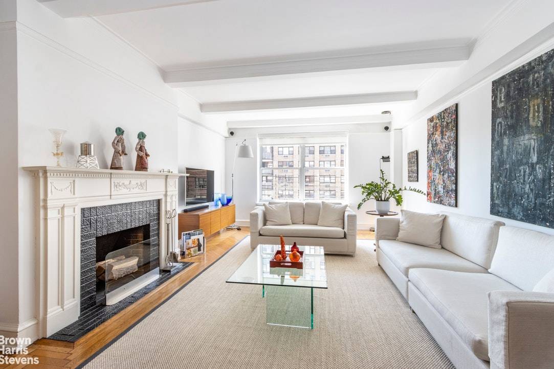 This expansive two bedroom plus maid's room home sits attractively in a well appointed pre war cooperative just off of Park Avenue in the heart of Carnegie Hill.
