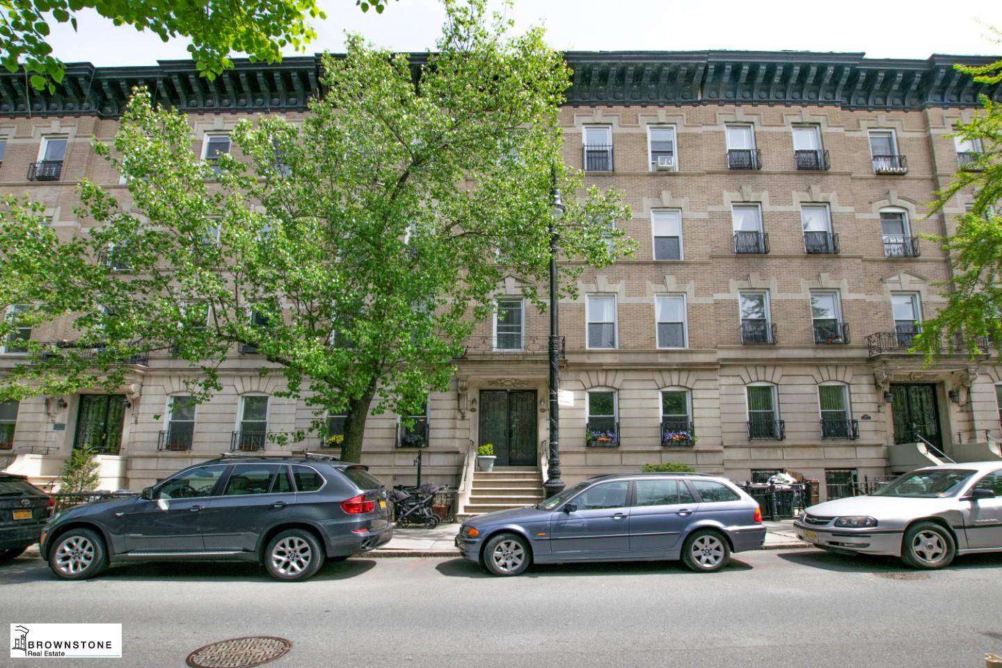 In the center of Brownstone Brooklyn in northern Carroll Gardens, 387 Clinton Street offers a sound investment opportunity, both financially and architecturally.