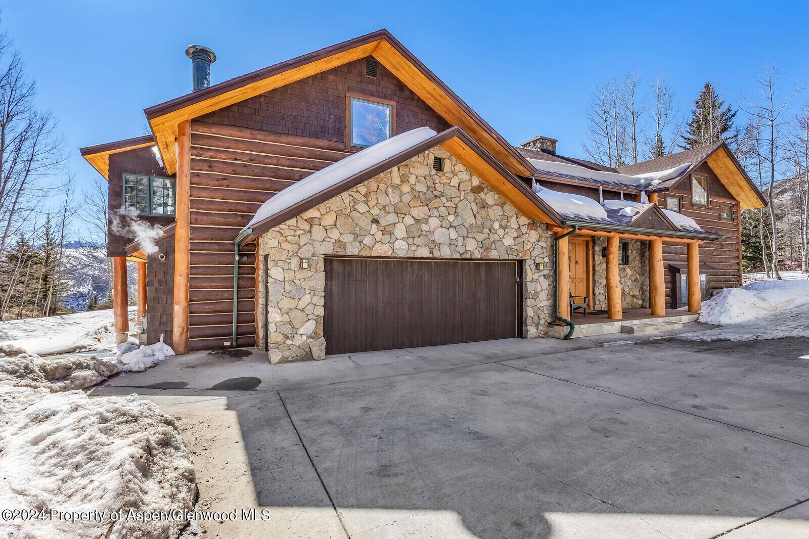 A perfect mountain lodge family home located in the Horse Ranch neighborhood with great views, and an open floor plan with ample entertaining living spaces.