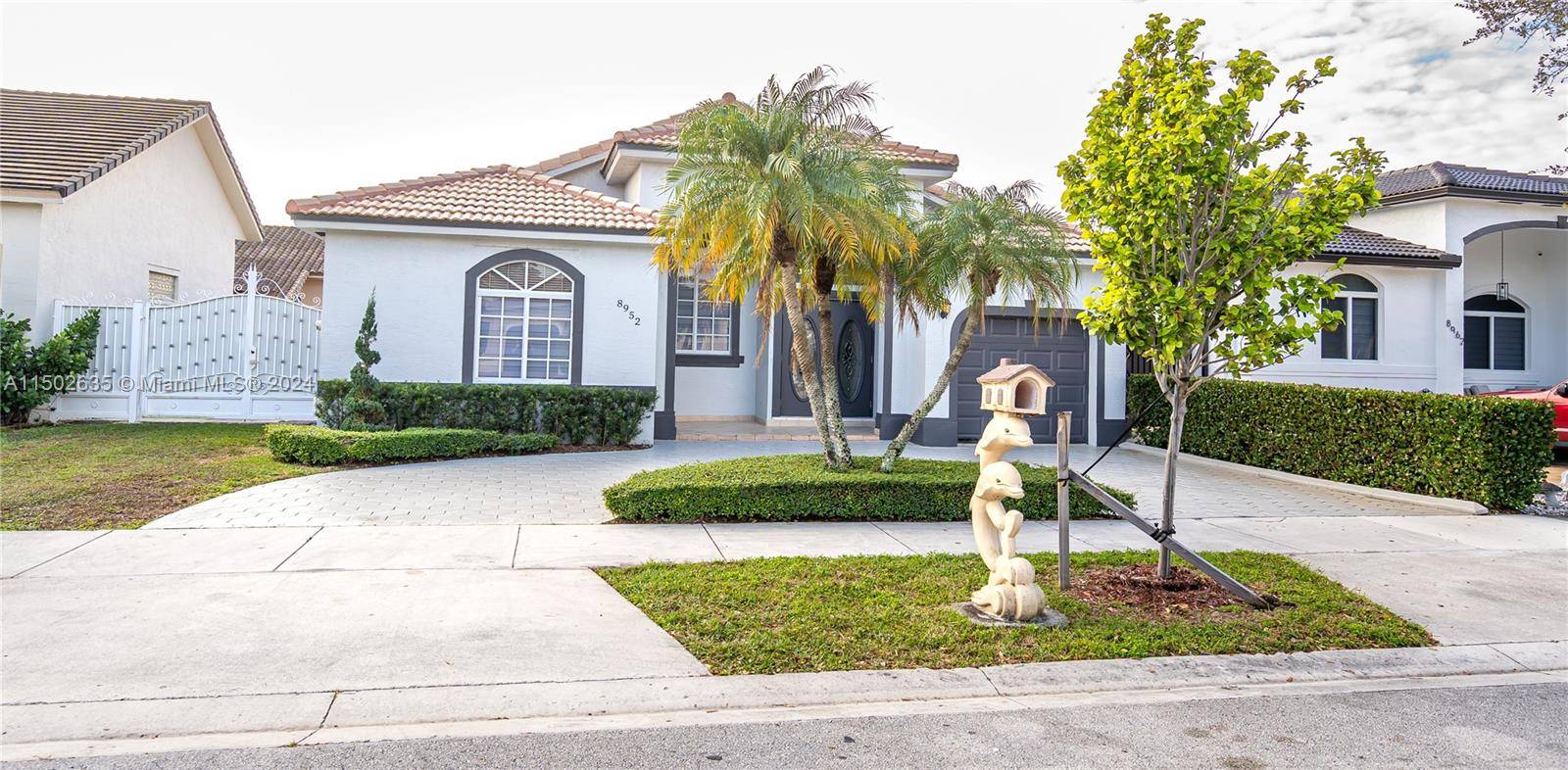 Spacious single family one story home located in the prestigious community of Miami Lakes.