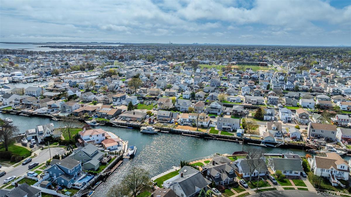 Two Canals Merge creating a Large Area to Spin Your large Boat around to Dock.