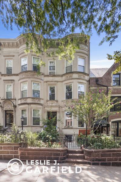 524 3rd Street is a Neo Italian Renaissance townhouse designed by famed Brooklyn architect Axel Hedman in 1909.