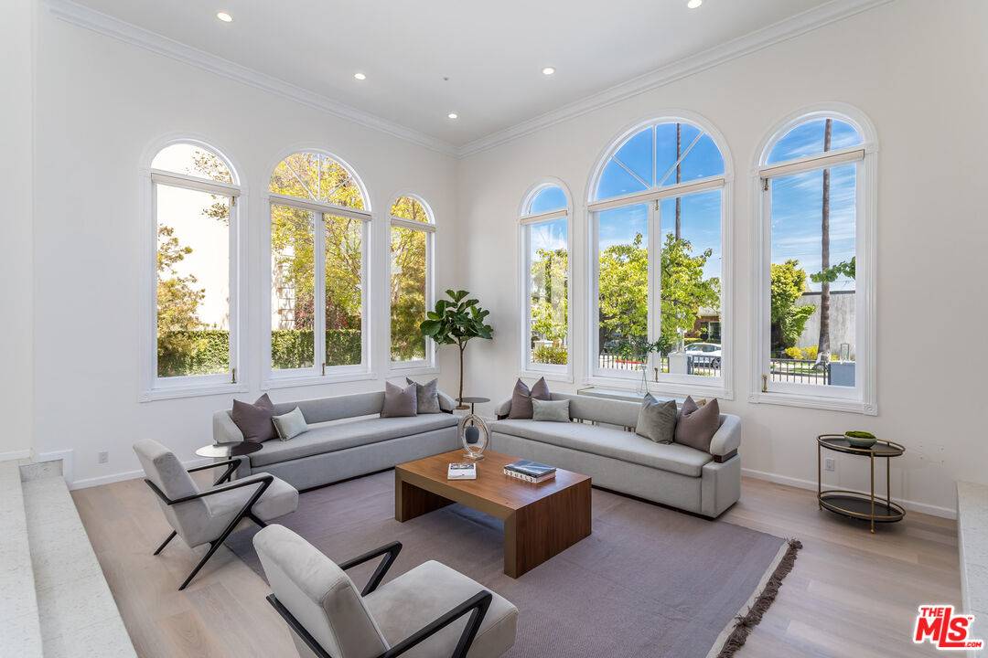 107  N Doheny Dr 4BR Beverly Grove La