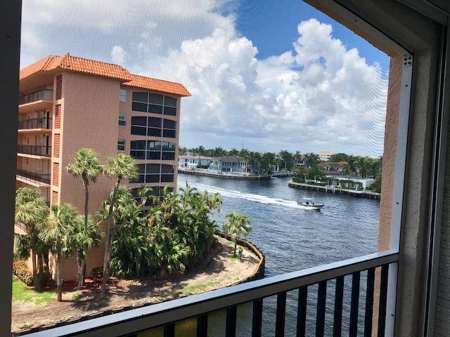 TURN KEY, AMAZING INTRACOASTAL VIEW, PRIVATE BEACH, YOU WAKE UP FEELING YOU ARE IN PARADISE, ENJOY ROMANTIC SUNSETS IN THE BALCONY, CLUB HOUSE WITH ALL AMENITIES AND SOCIAL ACTIVITIES.
