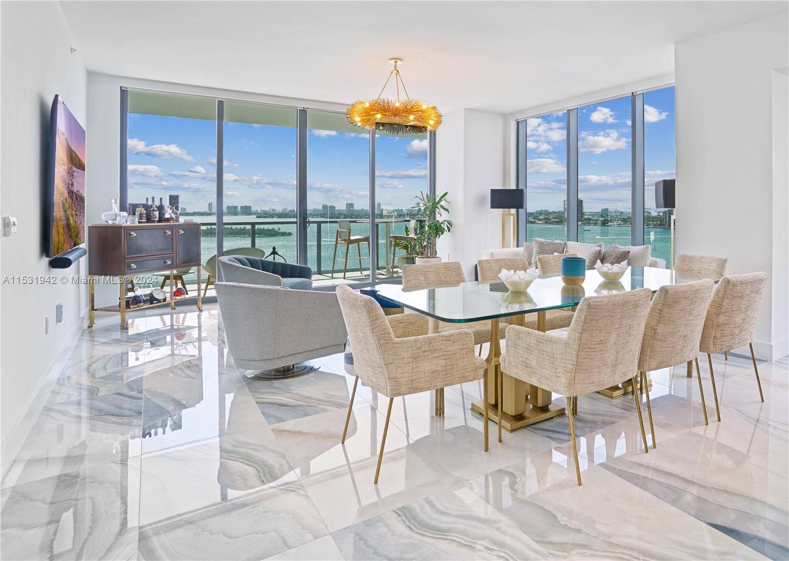 Welcome to your luxurious retreat in Edgewater, Florida !