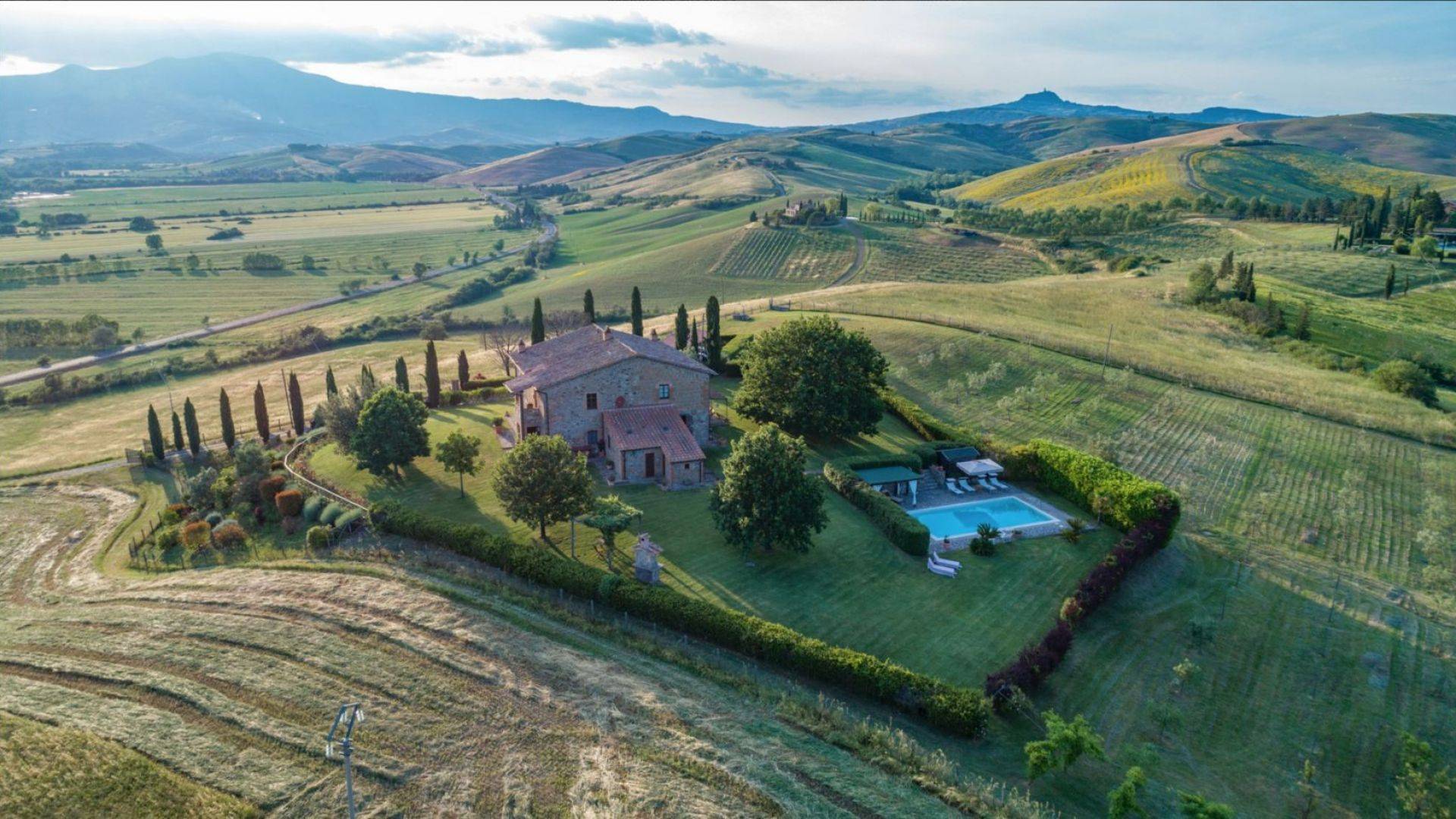 Completely renovated elegant stone country villa with swimming pool and garden for sale in San Casciano dei Bagni, Siena.