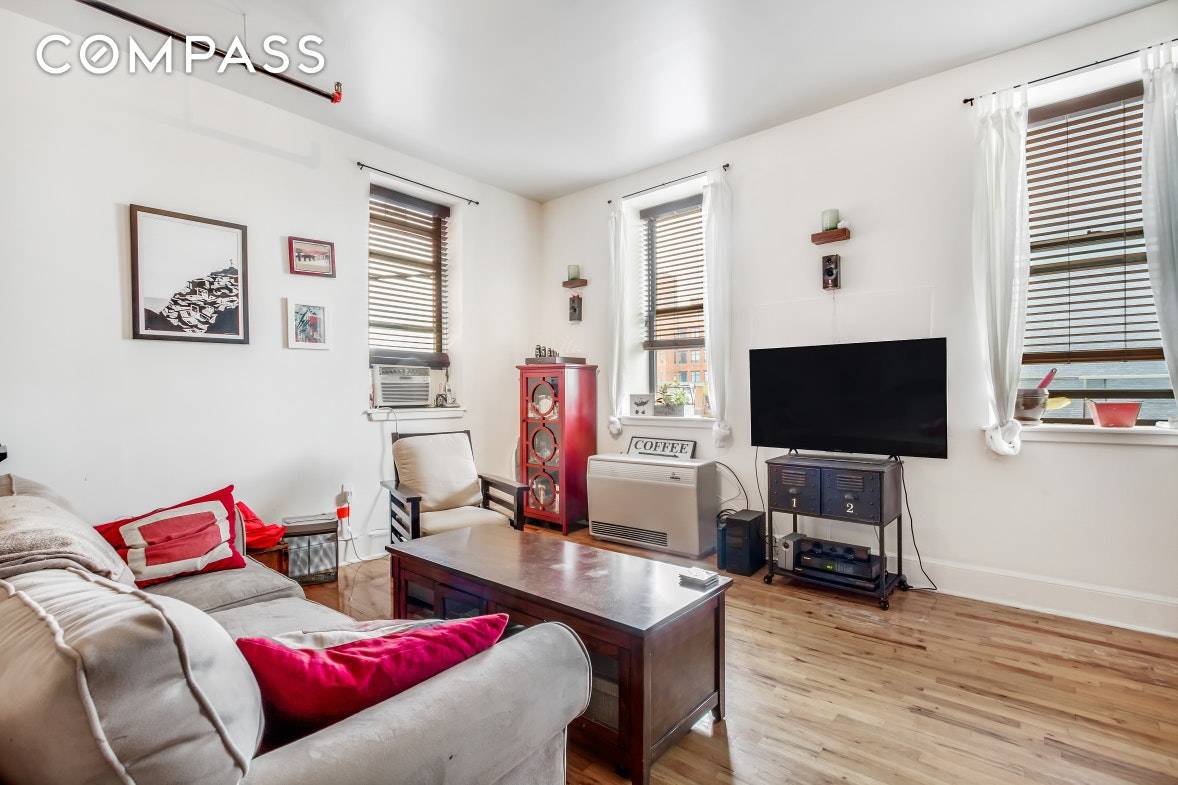 Williamsburg Loft Like 1BD 1BA with Updated Kitchen with Stainless Steel Appliances, High Ceilings, Double Exposure, and Windowed Bathroom in a Pet Friendly Elevator Building with Laundry Room and On ...