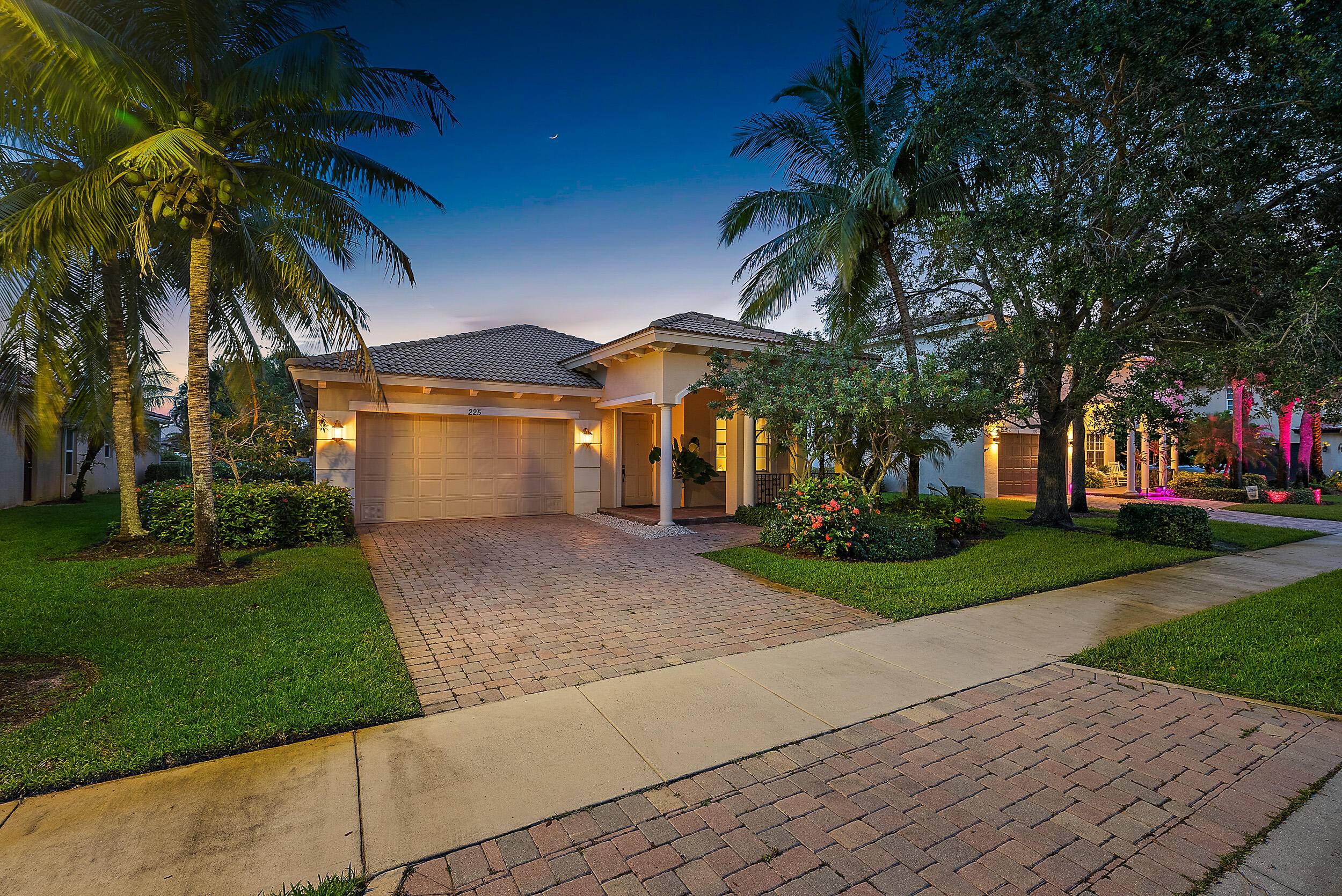 Have you been searching for the perfect CBS pool waterfront home to hit the market in the highly sought after Rialto community of Jupiter ?