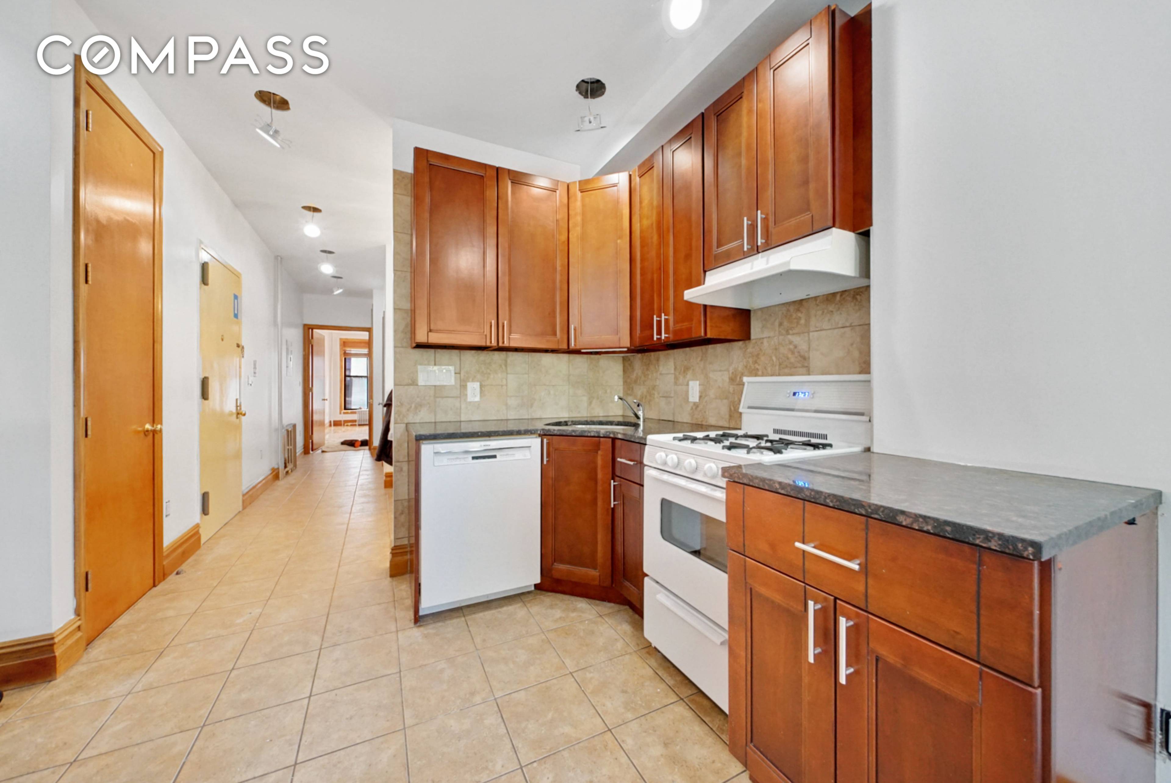 Spacious and renovated Park Slope ground floor duplex with backyard access !