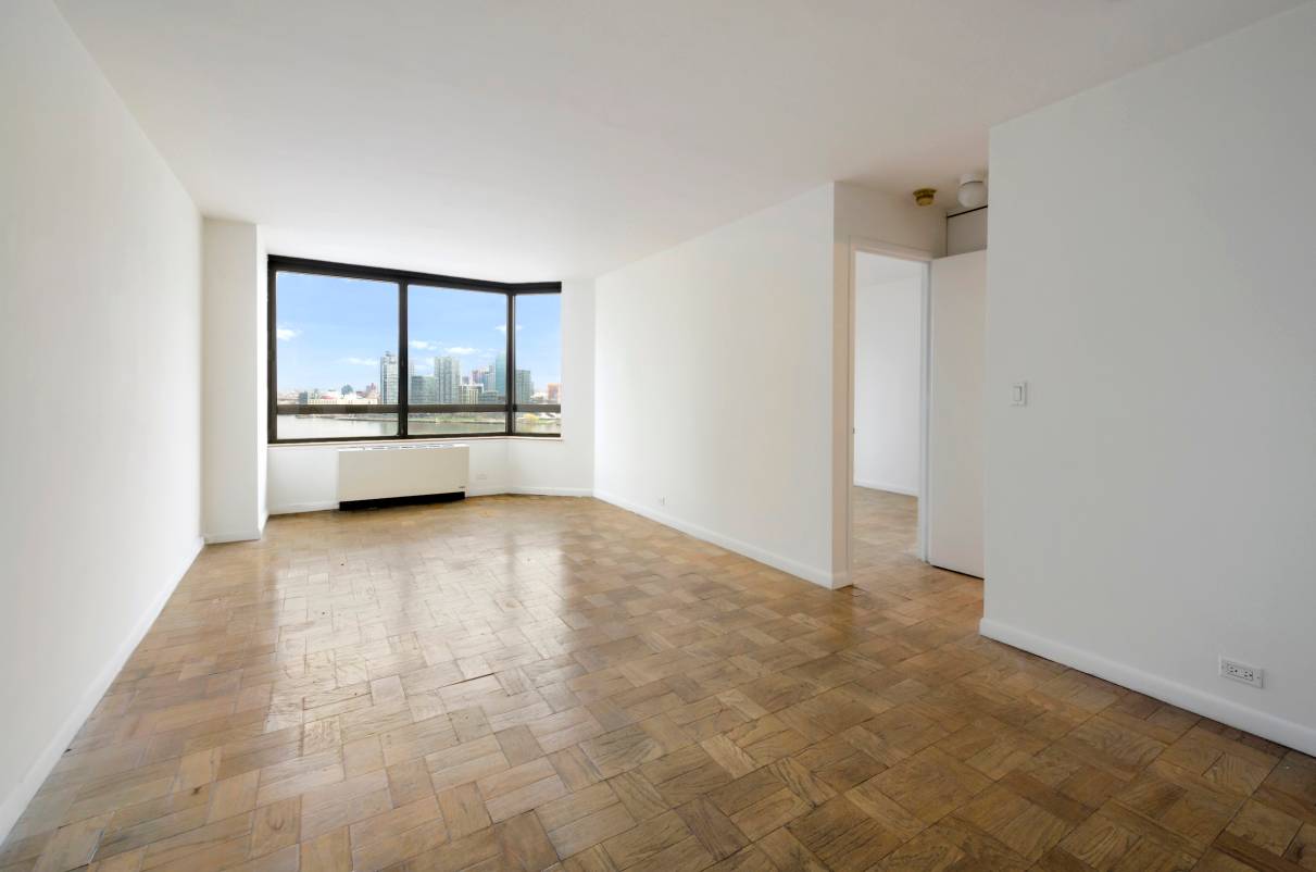 Welcome to this gorgeous 1 bedroom apartment with sweeping views of East River.