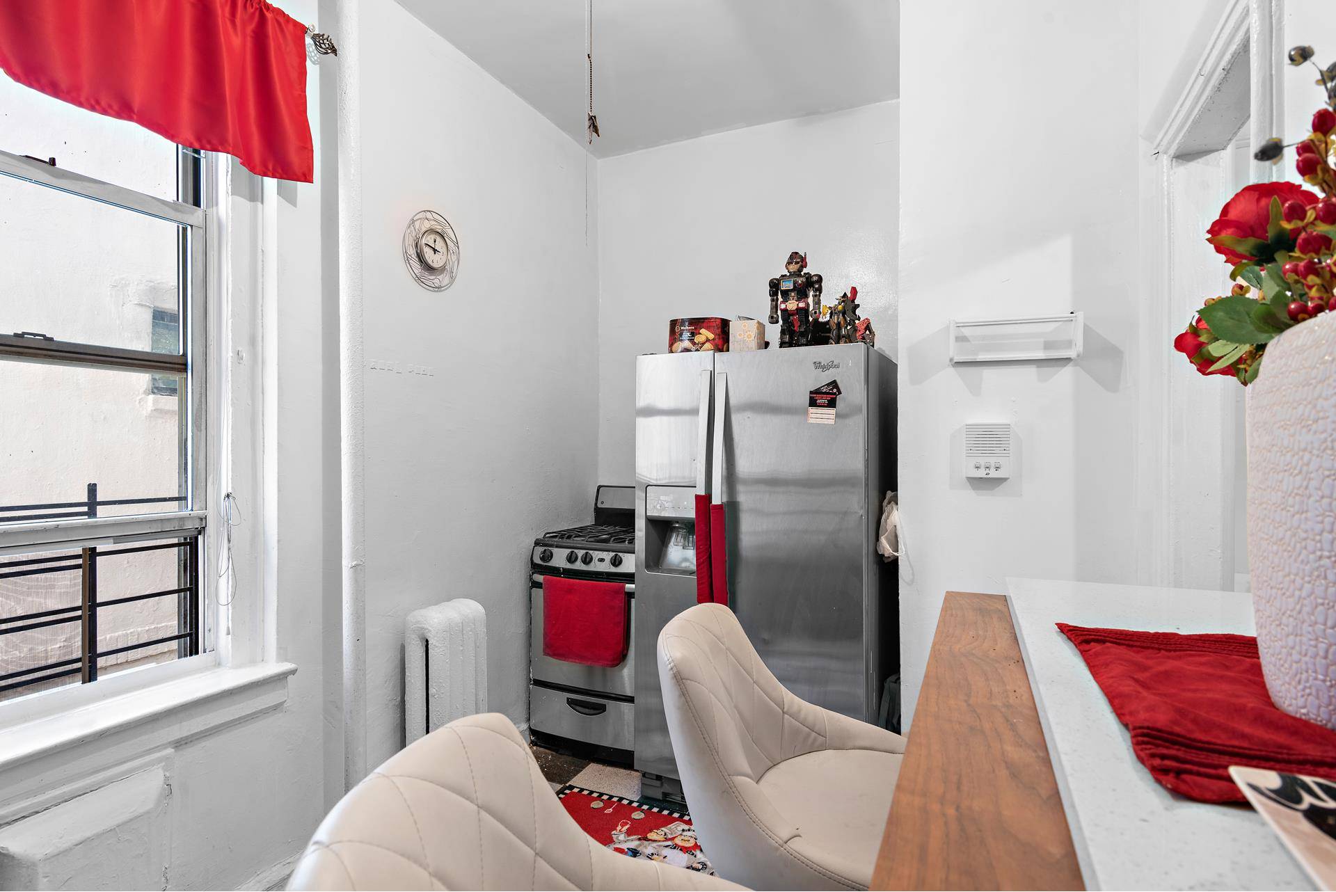 Well maintained unit in one of Brooklyn's most desired locations !