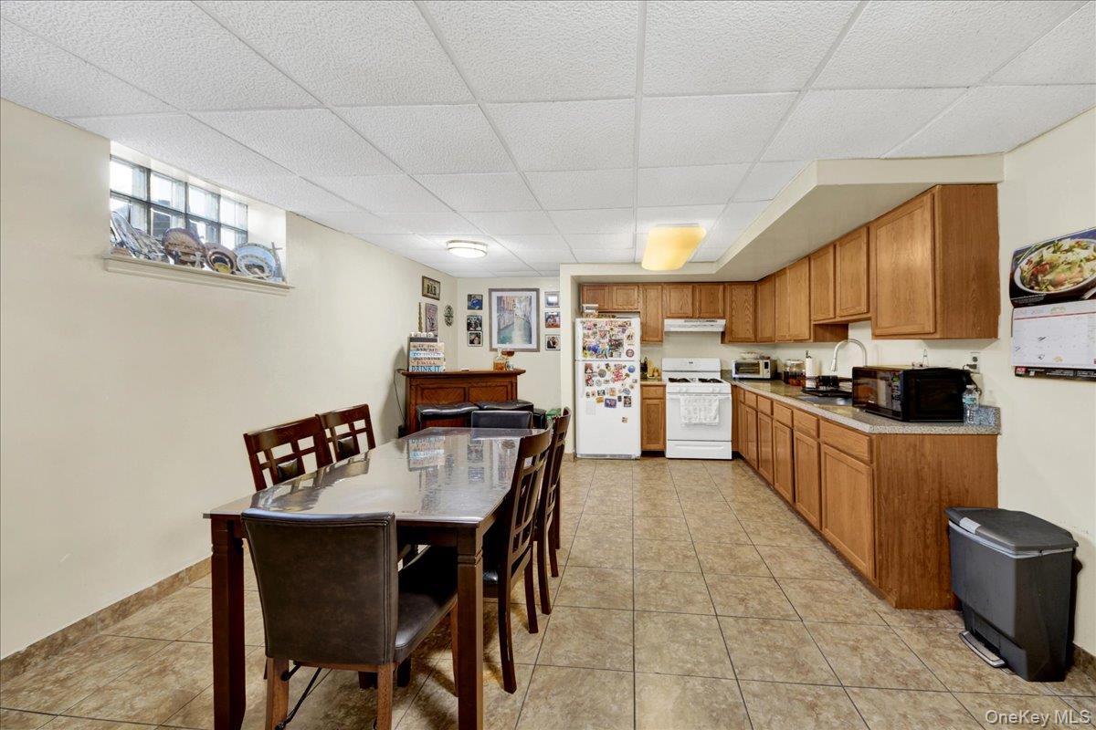 Large eat-in-kitchen in in-law