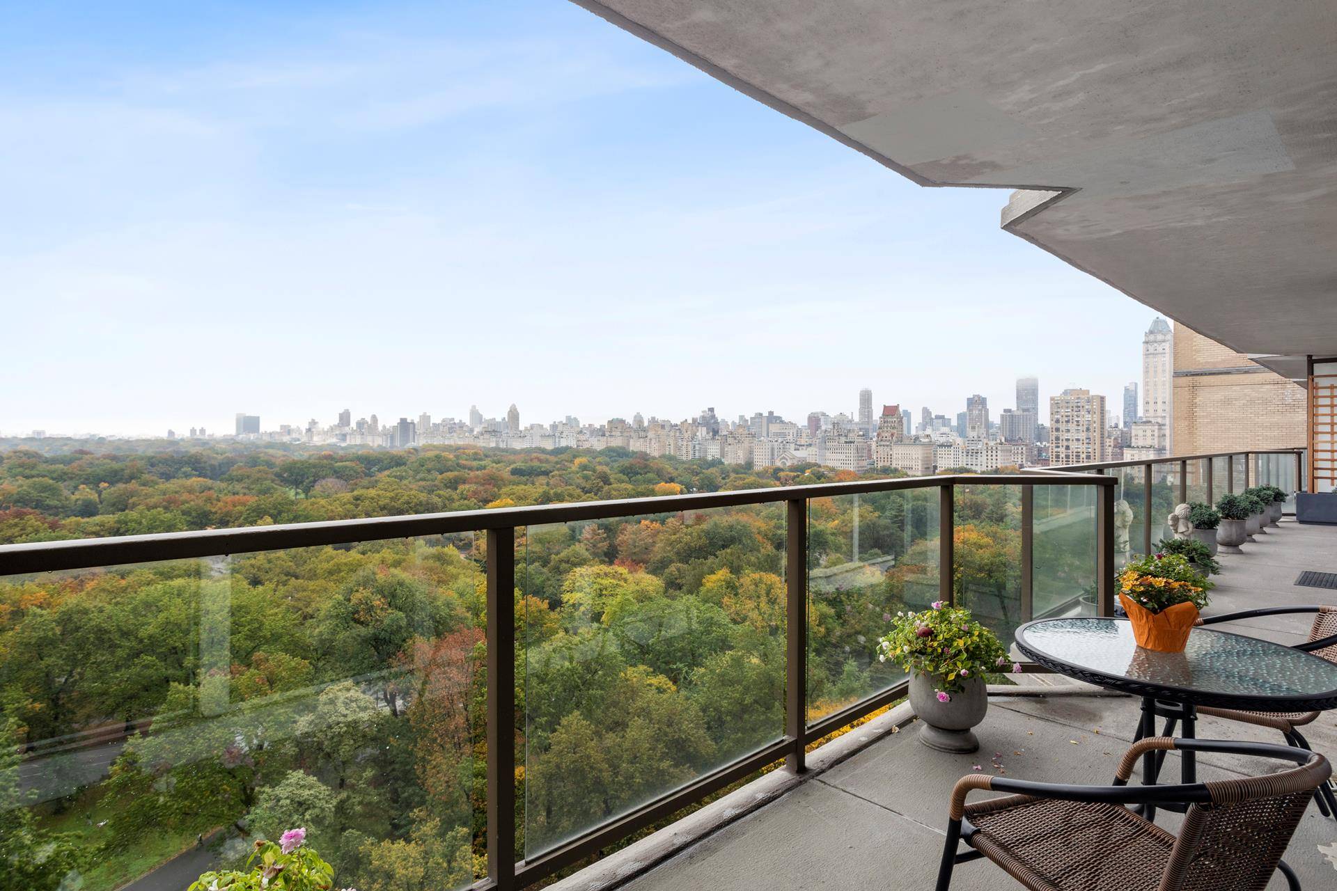 Upon entering this magnificent 18th floor home, you are struck by the breathtaking panoramic views from the floor to ceiling windows that run along the exterior of the apartment.