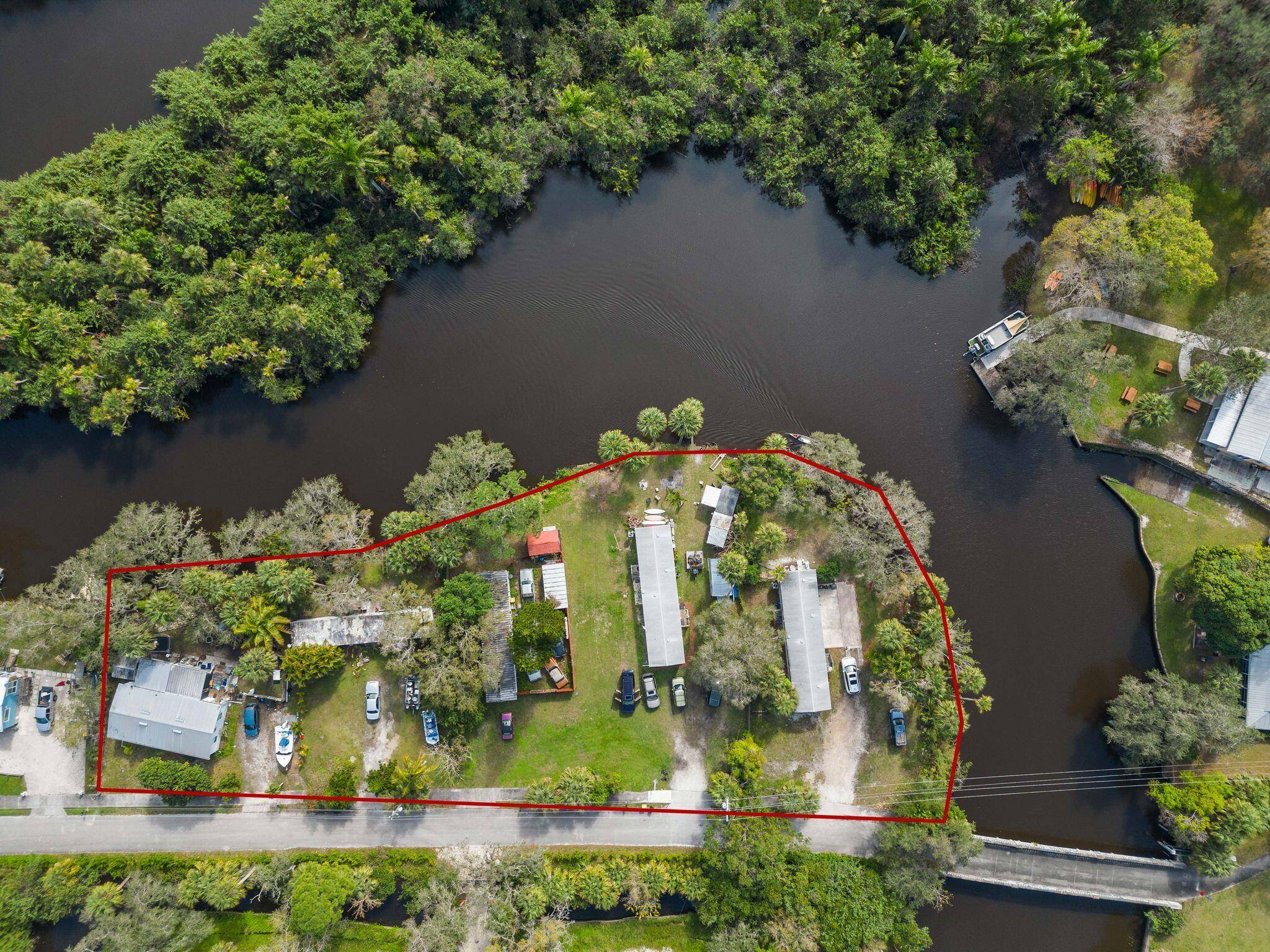 A unique 1. 167 acre parcel in Stuart, FL, boasts an extraordinary 504 feet of water frontage along the scenic Fork River.