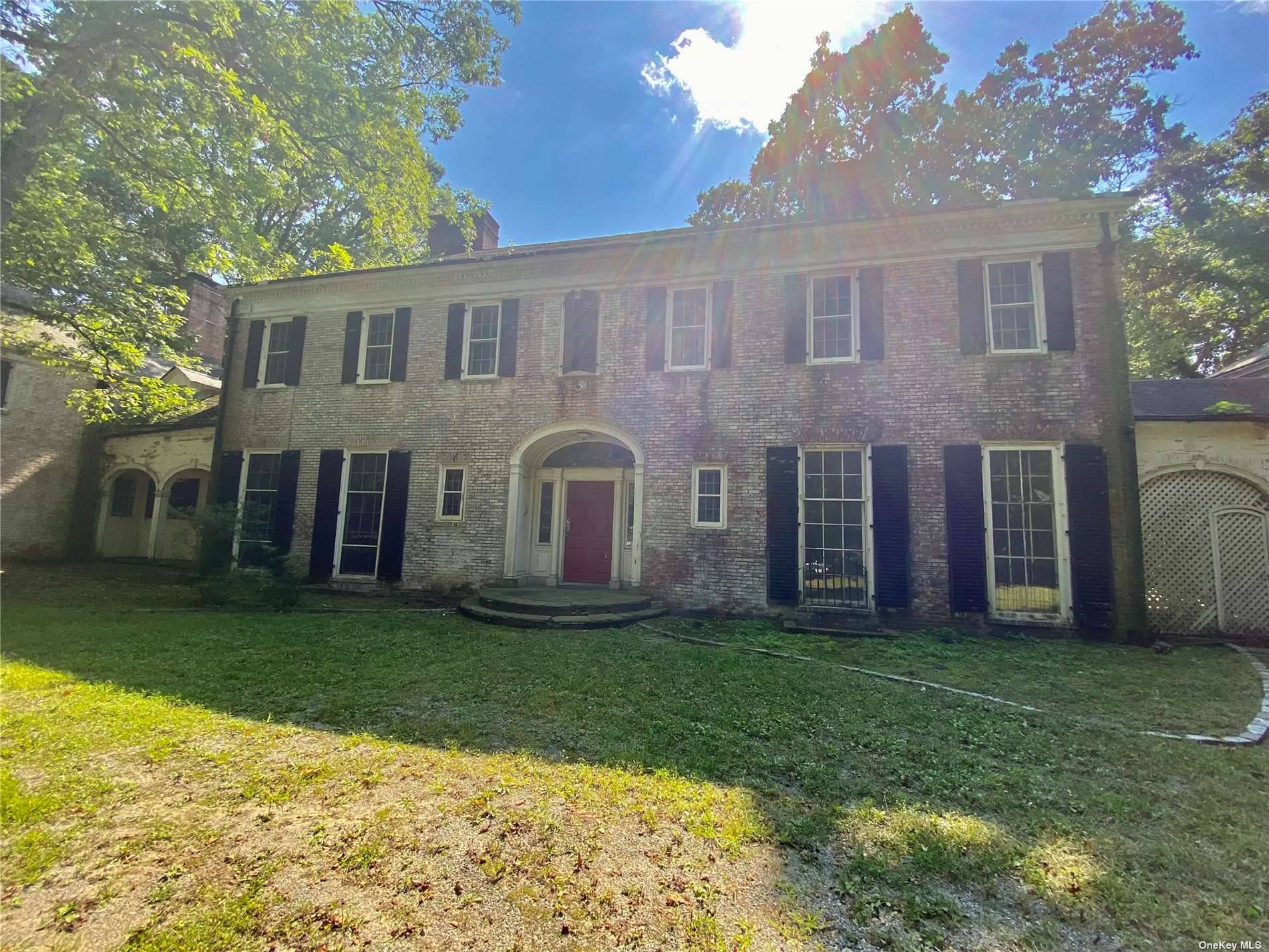 A Timeless Brick Manor, The Monday House Is Situated In The Heart Of Upper Brookville Located At The Oaks At Mill River.