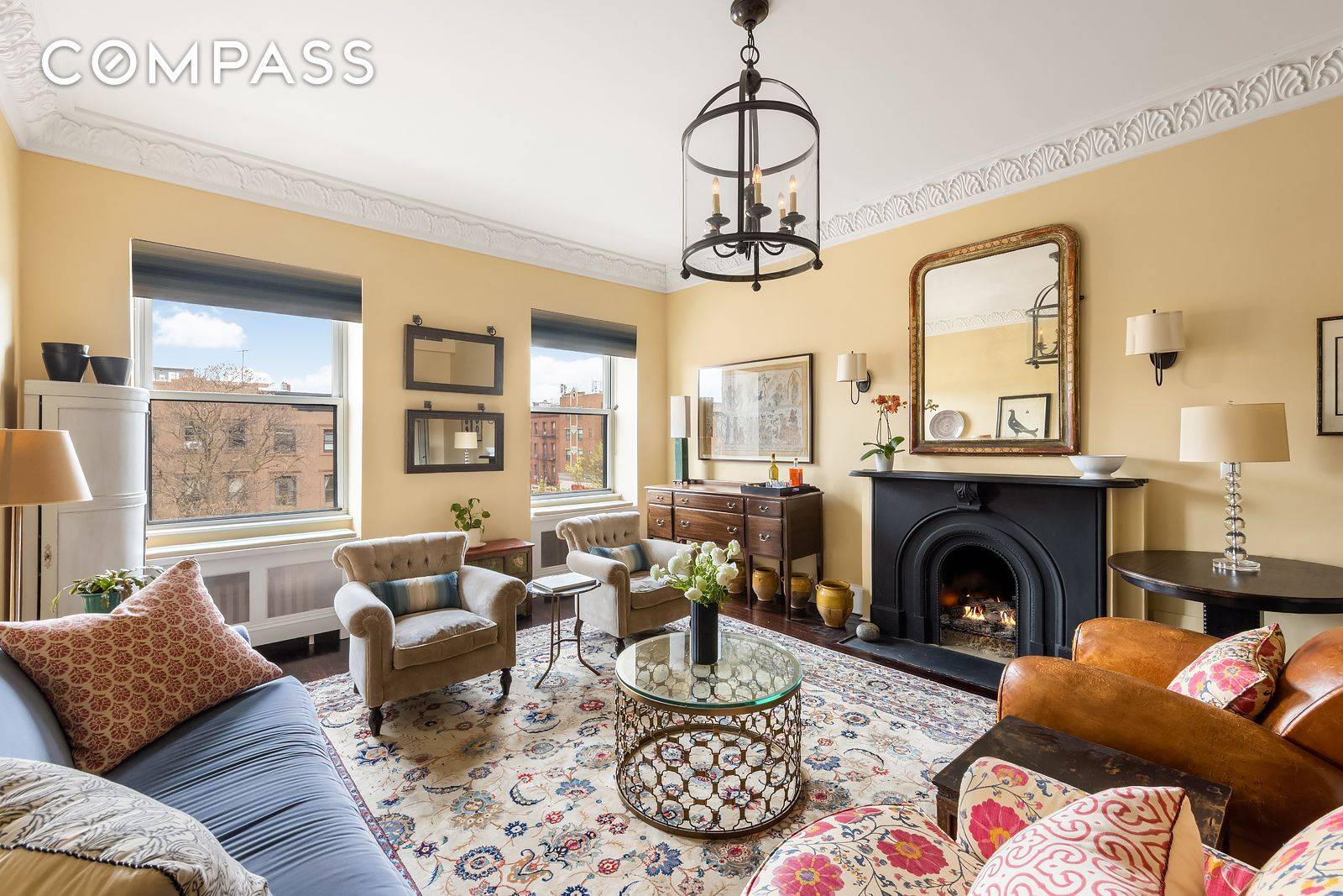 With stunning light, incredible big sky views from every room and two outdoor spaces, your magnificent townhouse duplex on a pristine Place block in Carroll Gardens awaits.