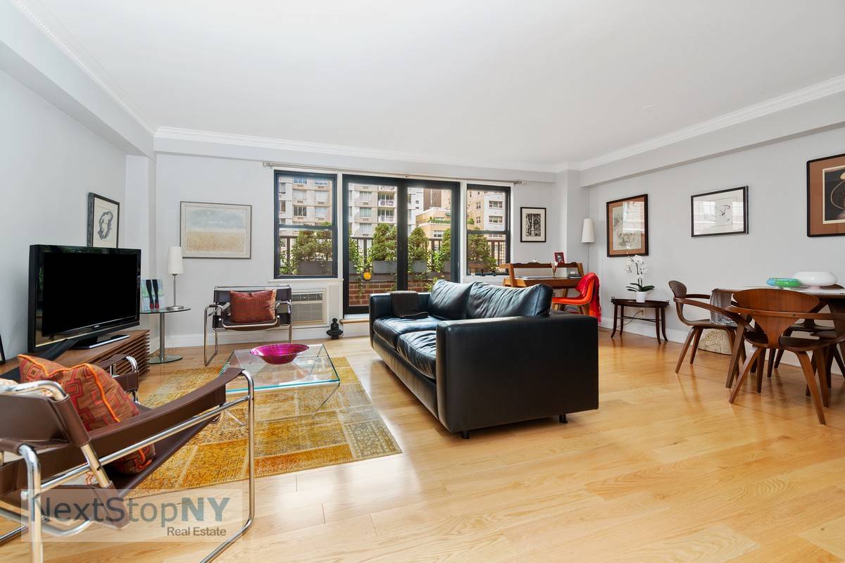 Price improvement ! Beautiful one bedroom apartment on a high floor !