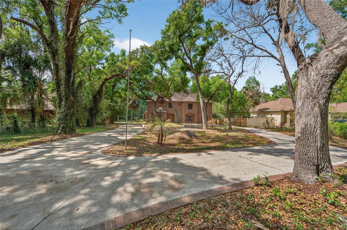 Circular driveway
