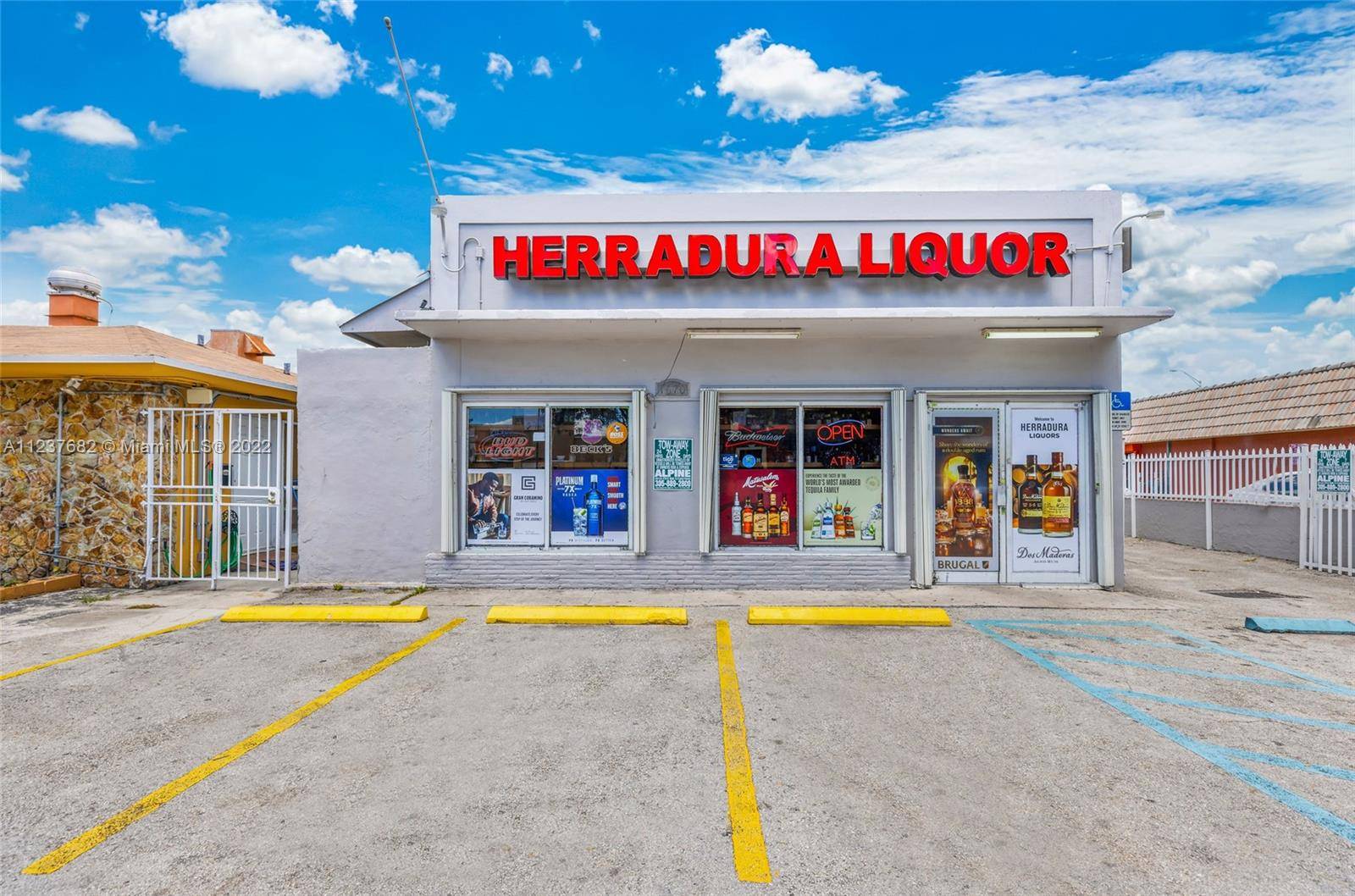 DOWNTOWN HIALEAH Retail with established liquor store.