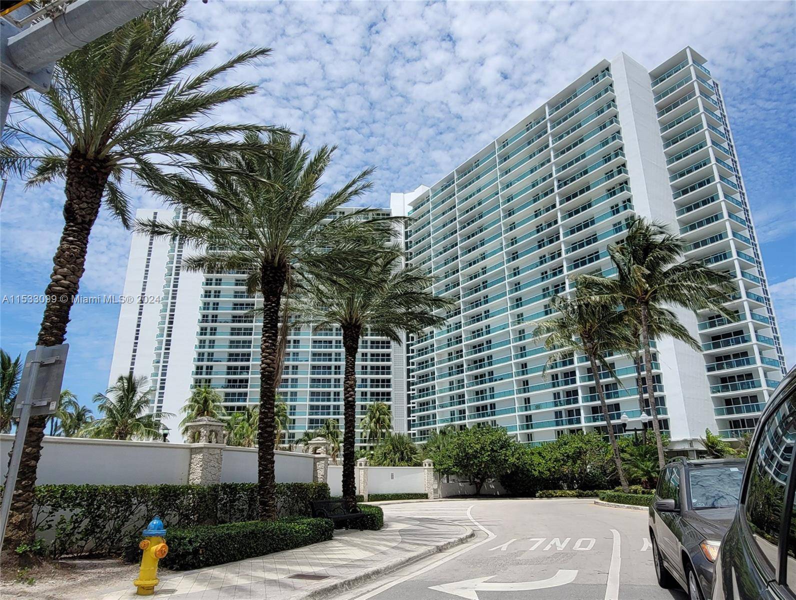 Remodeled and fully furnished condo unit featuring 2b 2b in Sunny Isles Beach, across the ocean.