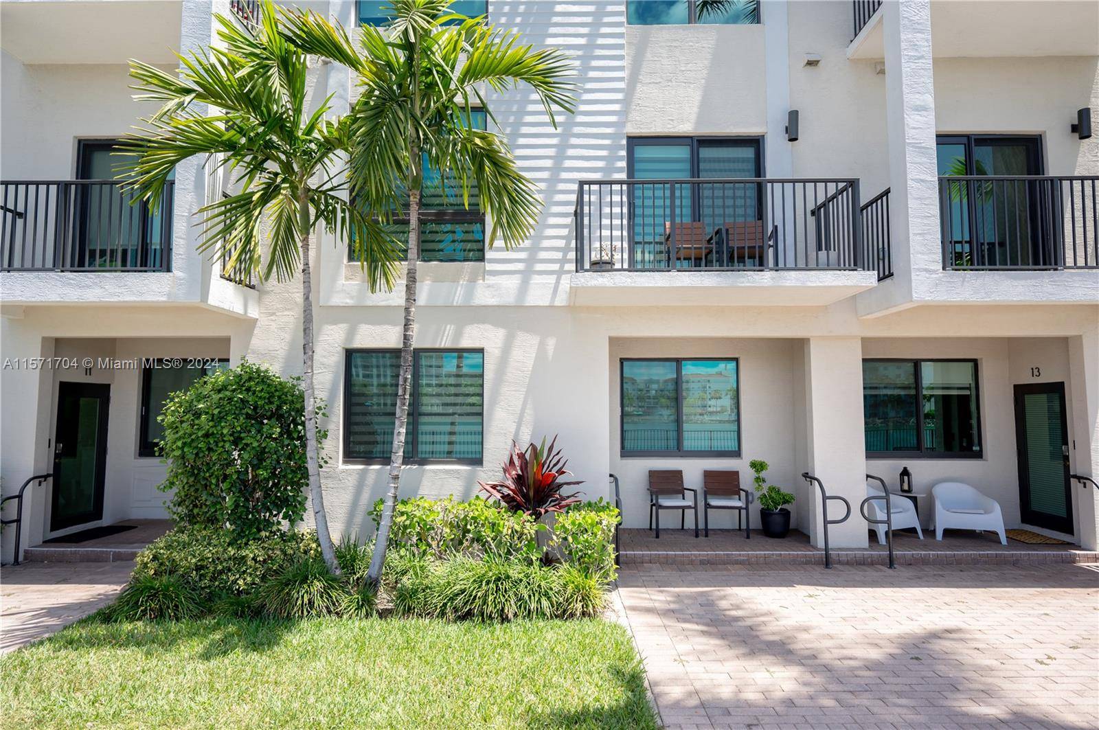 The beautiful, spacious 2 story apartment offers 3 bedrooms and 2.