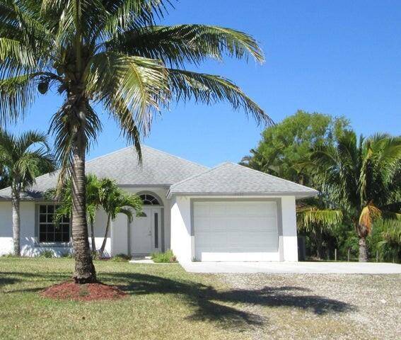Beautiful Updated home in Jupiter Farms !