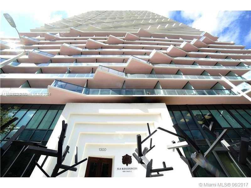 Exclusive 2 bedroom, 2 bathroom, split floor plan apartment in SLS Brickell, best location, steps from Financial Disctrict, Mary Brickell Village and Citicentre Mall.