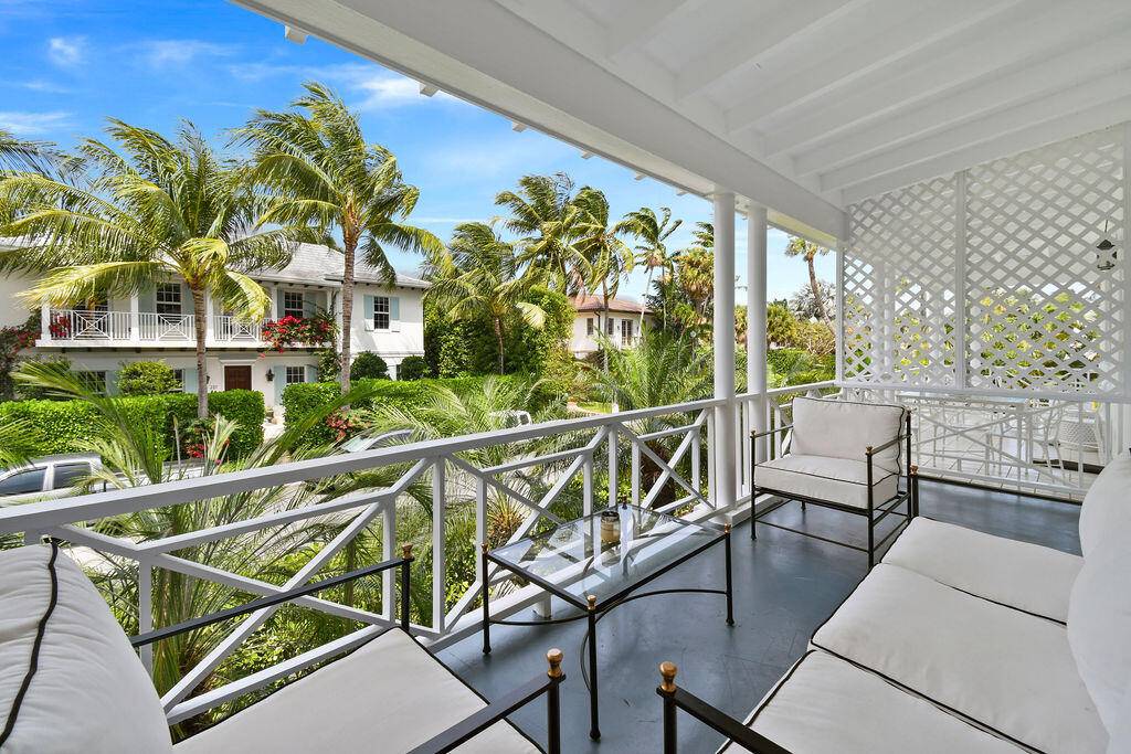 This furnished, newly renovated, turnkey condo is ideally located in central Palm Beach.