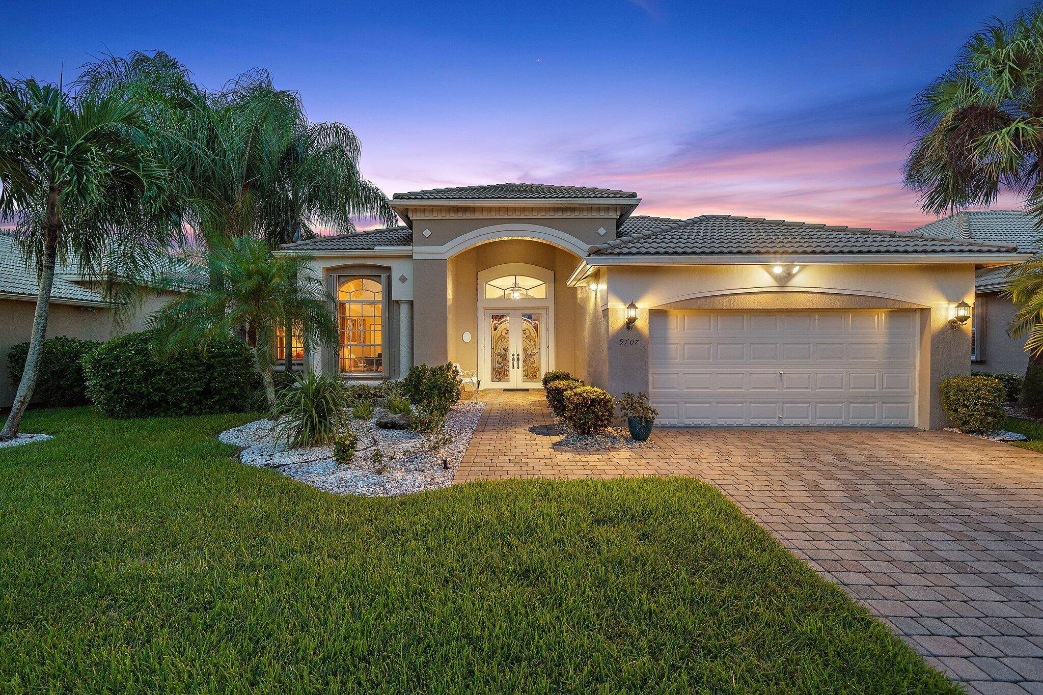 Priced to Sell ! Rarely available in Beautiful Bellagio, this stunning CBS custom estate home offers one level living, open fllor plan, vaulted ceilings, huge windows, custom cabinets, granite counters, ...