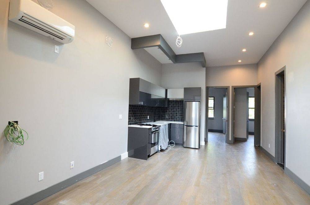This is a beautiful sunlit 5 bedroom, top floor unit in a renovated building.