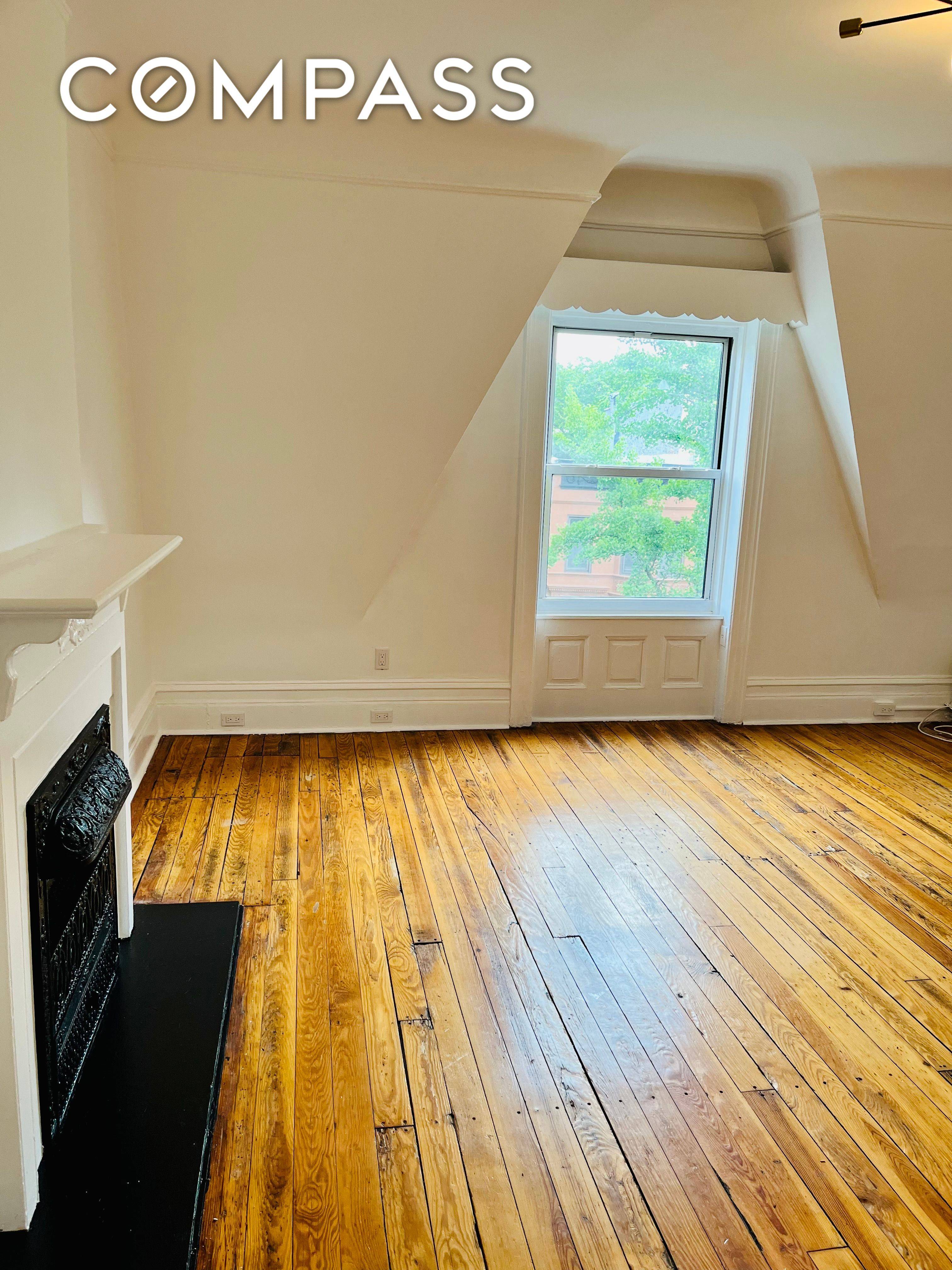 Enchanting, Floor through, completely renovated one Bedroom !