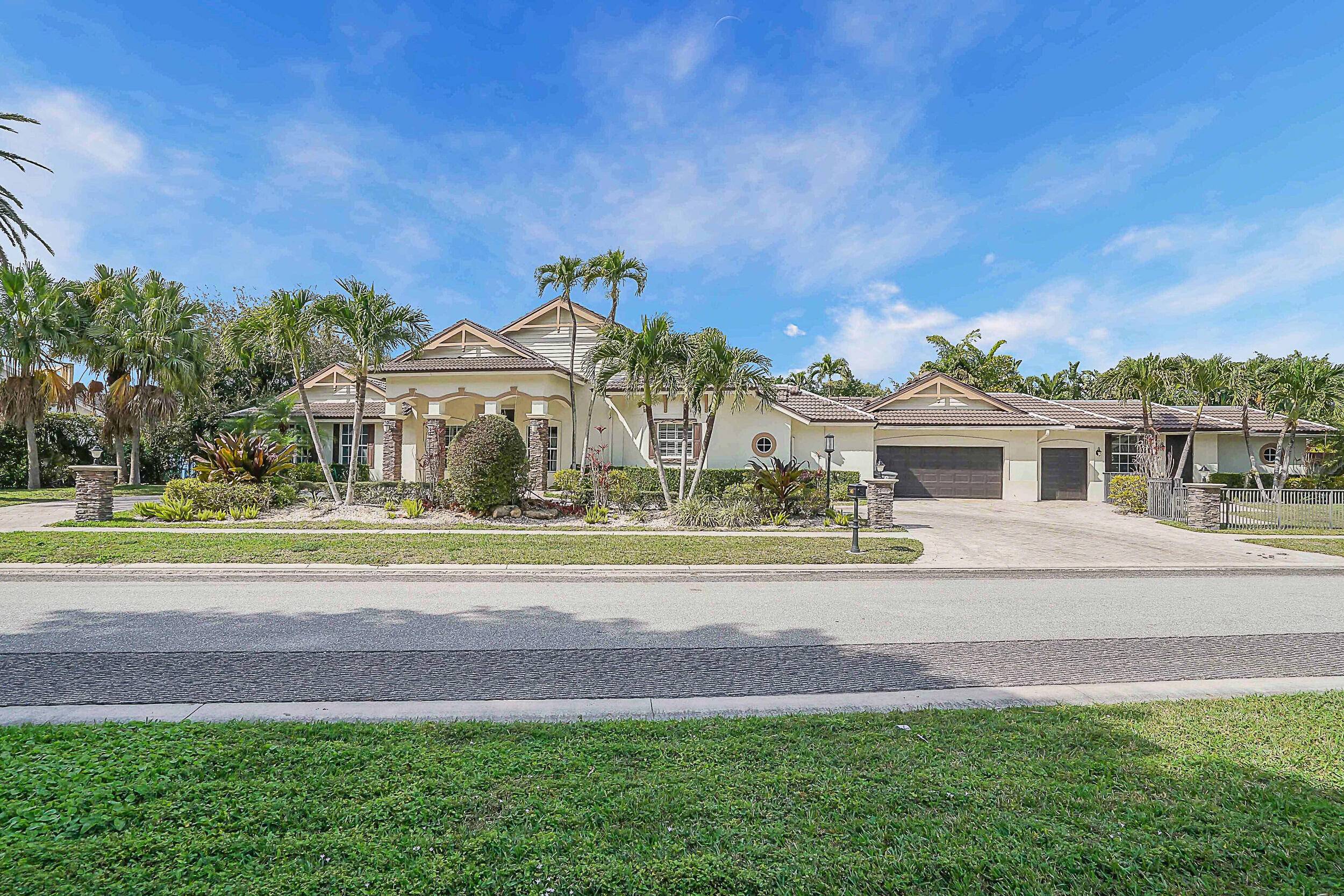 MOTIVATED SELLERS come view this stunning 3 4 Acre Estate Pool Home plus Guest House on a corner private lot with eye catching curb appeal, circular travertine driveway, 3 car ...