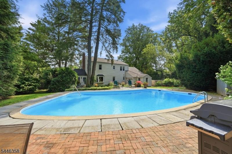 Lovely Free Form Pool
