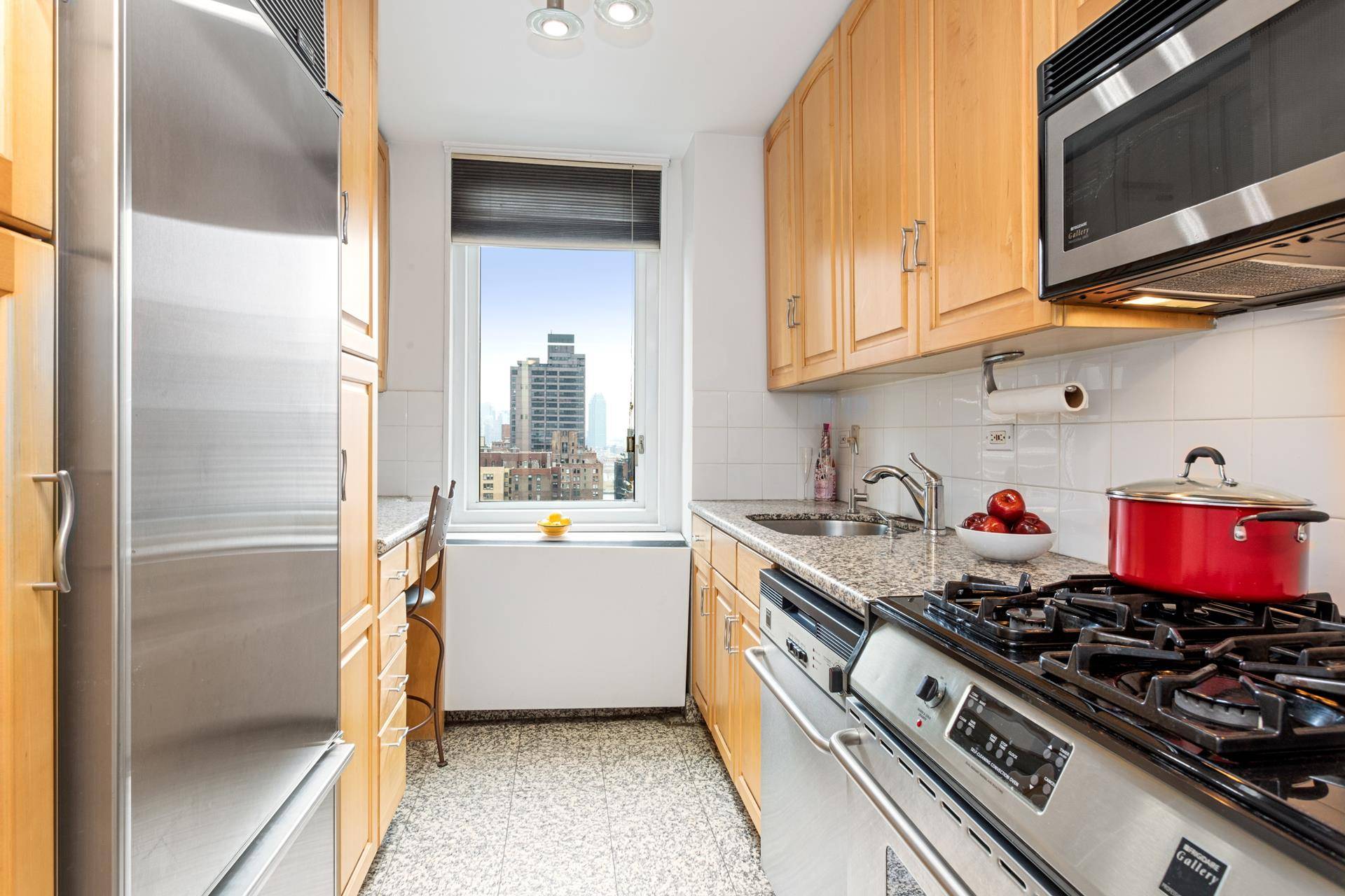 MOTIVATED SELLER ! ! DON'T MISS THIS STUNNING, LARGE, CORNER 1BR WITH WINDOWED KITCHEN amp ; BATH amp ; OPEN VIEWS FROM THE 22ND FLOOR !